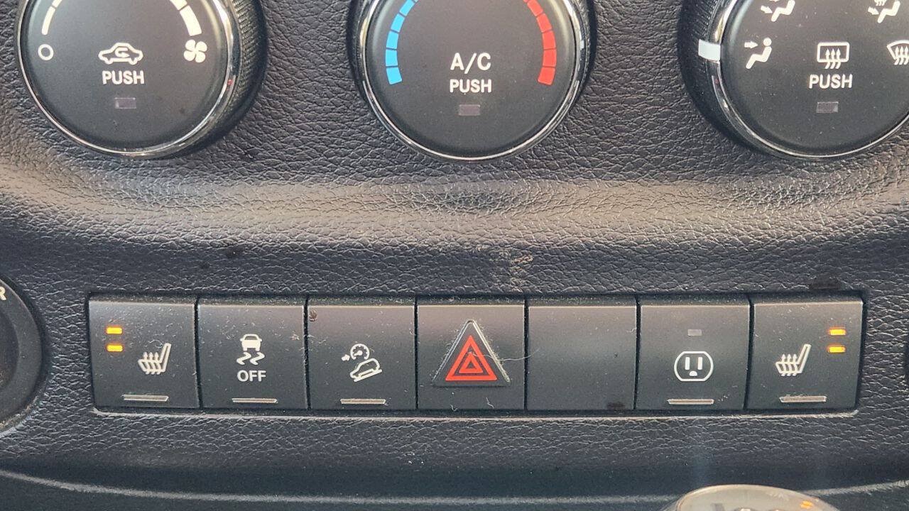 Used 2017 Jeep Wrangler Unlimited Sahara AWD/4WD image 14