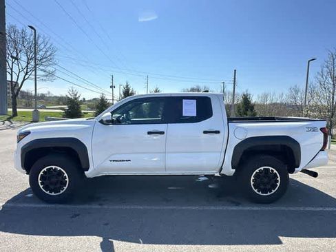 Used 2024 Toyota Tacoma TRD Off-Road w/ TRD Off Road Upgrade Package image 2