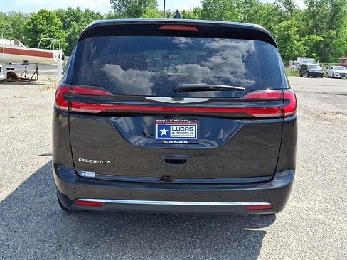 Used 2025 Chrysler Pacifica Select FWD image 10