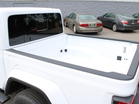 New 2026 Jeep Gladiator Sport AWD/4WD image 12