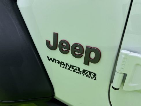 Used 2022 Jeep Wrangler Unlimited Rubicon AWD/4WD image 15