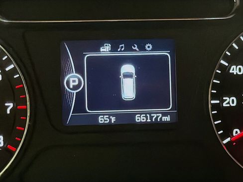 Used 2018 Kia Sorento FWD image 8