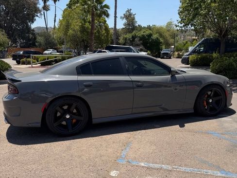 Used 2018 Dodge Charger R/T Scat Pack RWD image 9