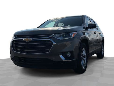 Certified 2018 Chevrolet Traverse LT image 1
