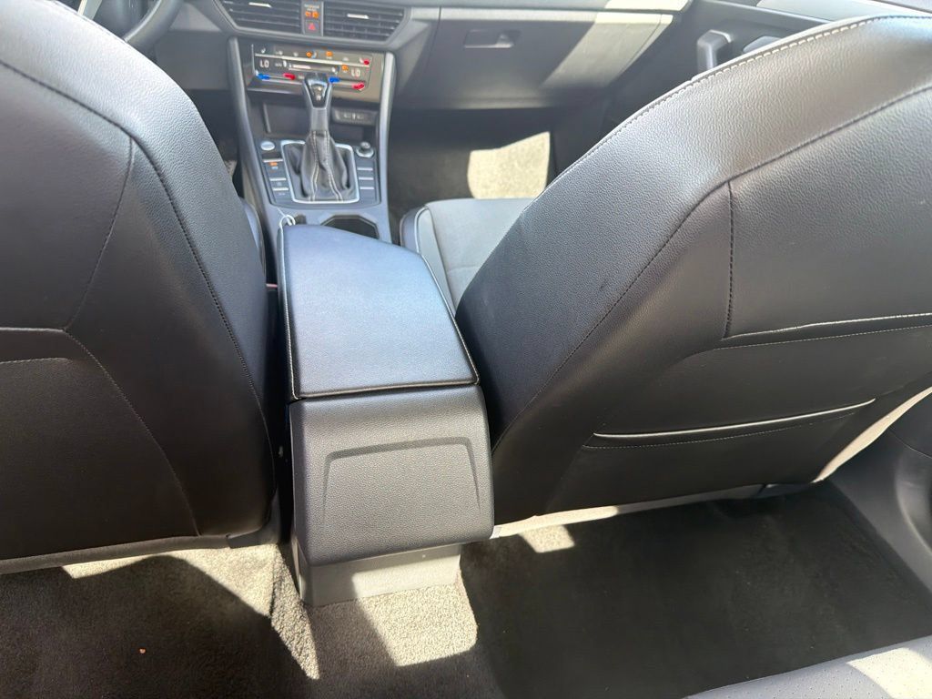Used 2025 Volkswagen Jetta SE FWD image 23