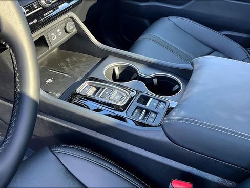 New 2025 Honda Pilot Touring image 9