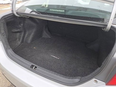 Used 2017 Toyota Corolla LE image 29