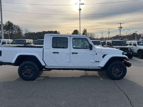 New 2026 Jeep Gladiator Sport image 8
