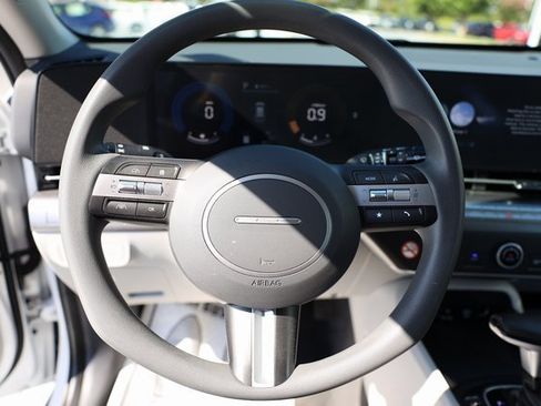 Used 2024 Hyundai Kona SE image 15