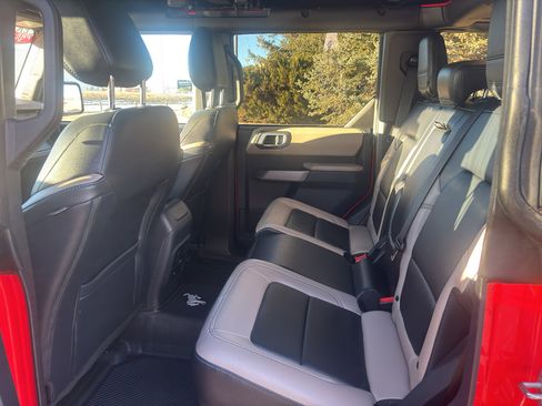 Used 2023 Ford Bronco Wildtrak image 4