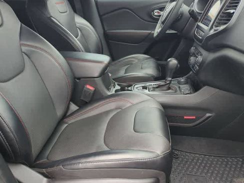 Used 2022 Jeep Cherokee Trailhawk w/ Premium Leather Package AWD/4WD image 21