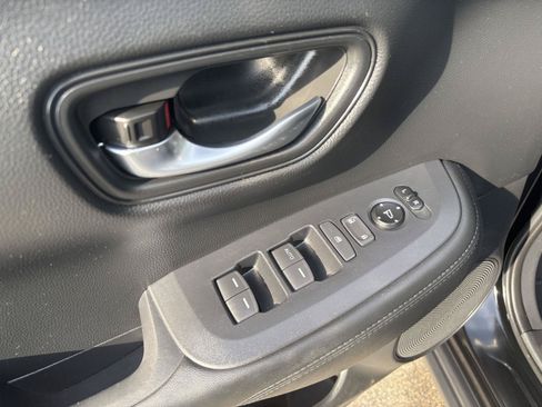 Used 2025 Honda HR-V LX image 15