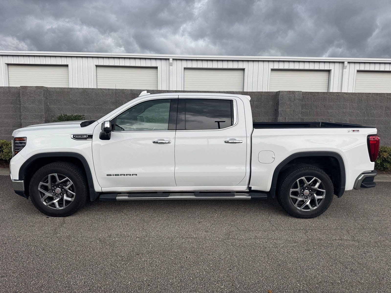 Certified 2023 GMC Sierra 1500 SLT w/ SLT Premium Package AWD/4WD image 3