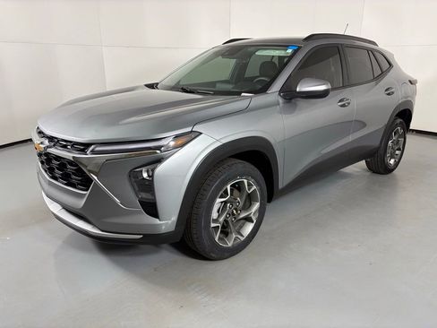 Used 2024 Chevrolet Trax LT image 5