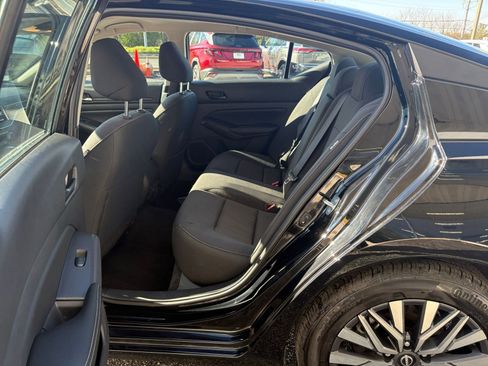 Used 2025 Nissan Altima 2.5 SV image 25