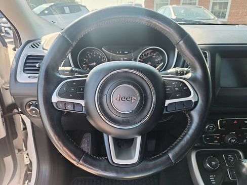 Used 2020 Jeep Compass Latitude w/ Cold Weather Group AWD/4WD image 17