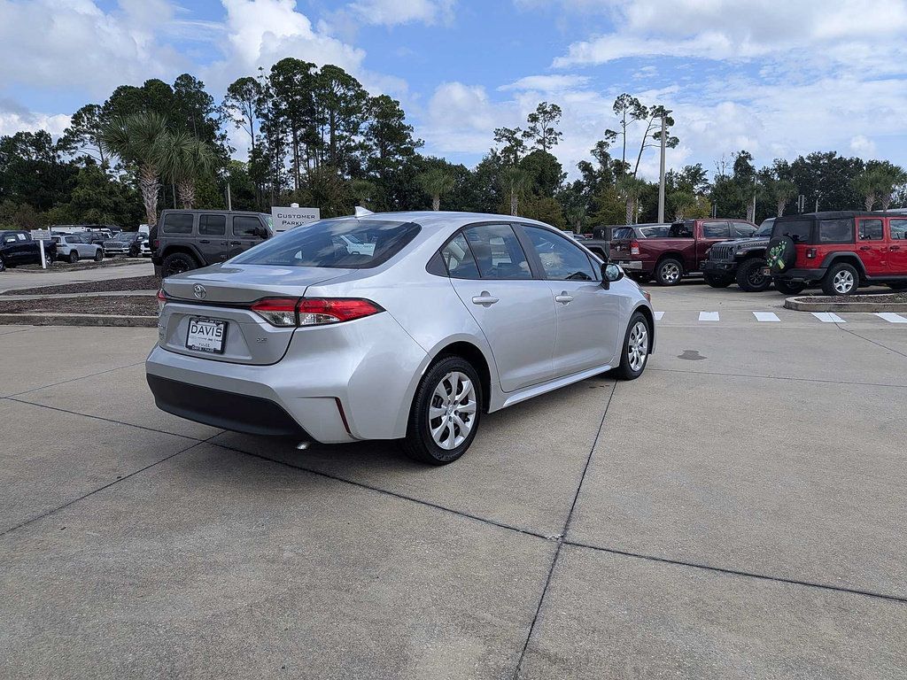 Used 2023 Toyota Corolla LE FWD image 4