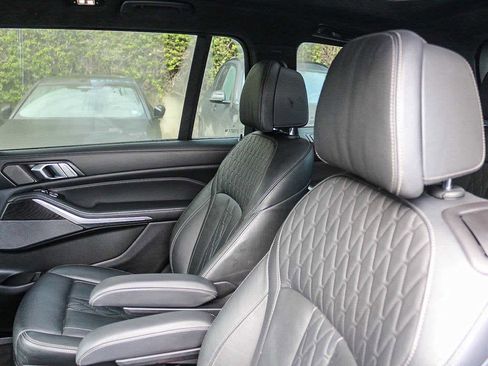 Used 2022 BMW X7 M50i w/ Dynamic Handling Package image 29
