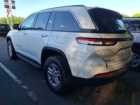 Used 2023 Jeep Grand Cherokee Laredo image 10