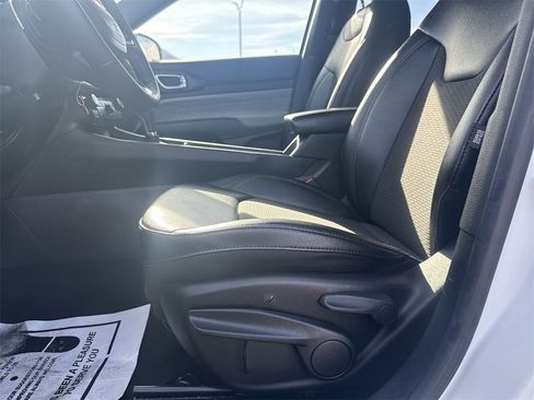 Used 2024 Jeep Compass Latitude image 14