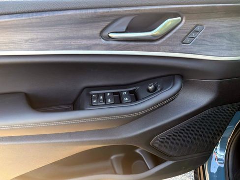 New 2026 Jeep Grand Cherokee Limited AWD/4WD image 9