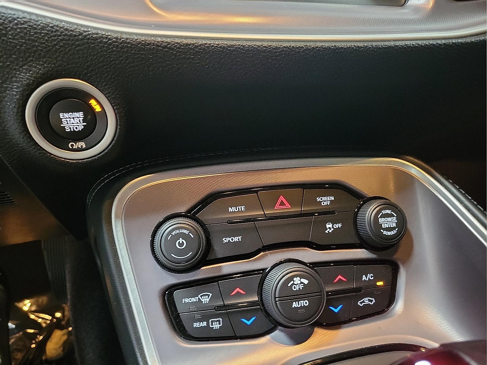 Used 2022 Dodge Challenger SXT RWD image 16