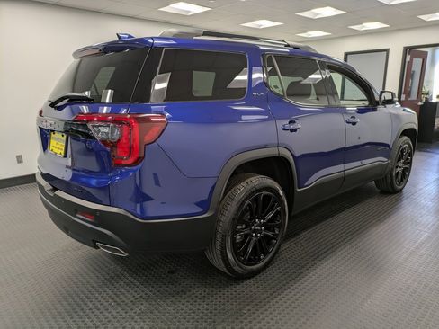 Used 2023 GMC Acadia SLE w/ Driver Convenience Package image 4