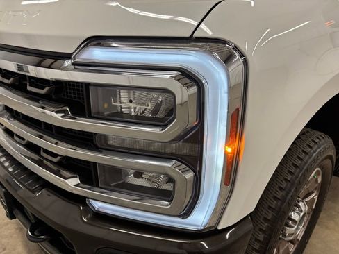 Used 2025 Ford F350 King Ranch w/ FX4 Off-Road Package image 8