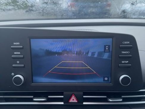 Used 2021 Hyundai Elantra SE w/ Cargo Package FWD image 3