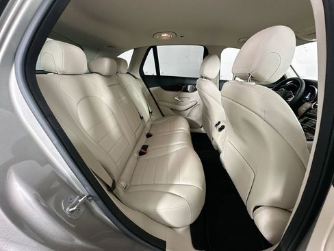 Used 2021 Mercedes-Benz GLC 300 image 27