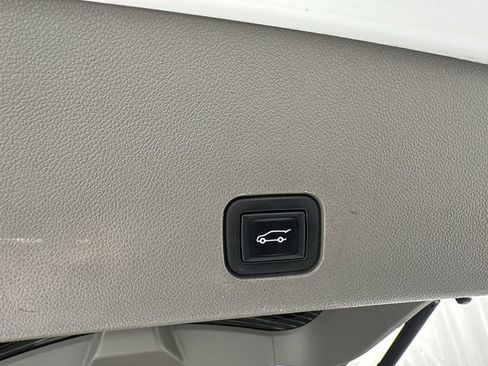 Used 2022 Cadillac XT6 Premium Luxury image 16