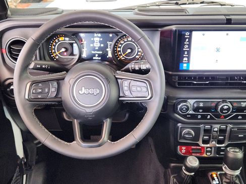 Used 2025 Jeep Wrangler Unlimited Rubicon AWD/4WD image 28