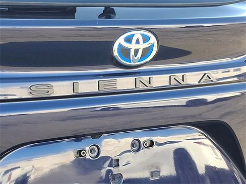Certified 2024 Toyota Sienna XLE image 33