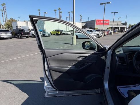 Used 2024 Nissan Rogue S FWD image 19