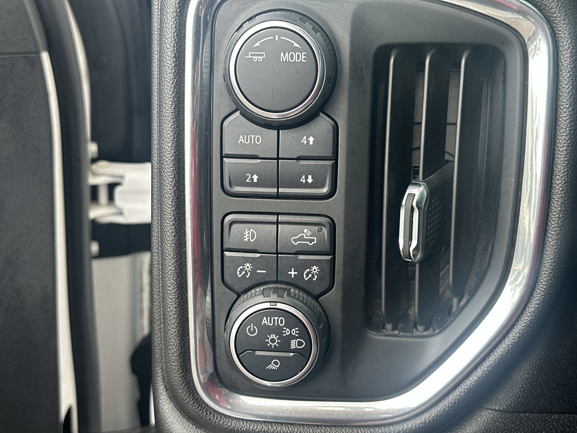 Used 2020 Chevrolet Silverado 1500 High Country w/ Trailer Camera Package AWD/4WD image 30