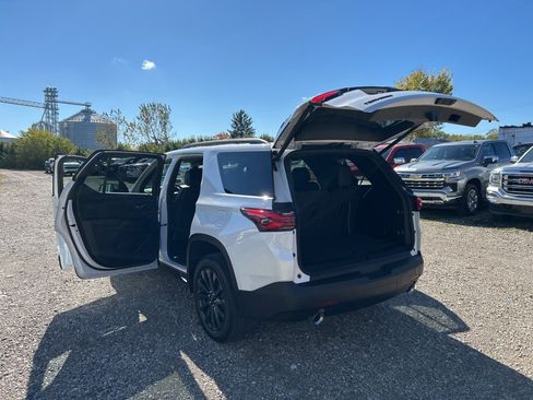 Used 2023 Chevrolet Traverse RS image 30