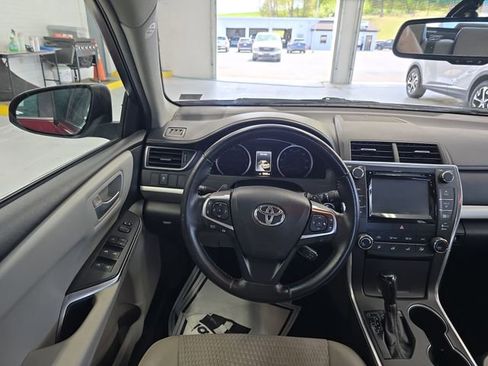 Used 2015 Toyota Camry SE w/ Moonroof Package image 12