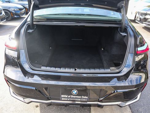 Used 2025 BMW 740i xDrive AWD/4WD image 25