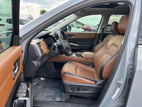 Used 2024 Nissan Pathfinder Platinum AWD/4WD image 8