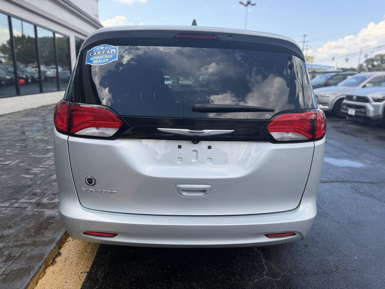 Used 2024 Chrysler Voyager LX FWD image 8