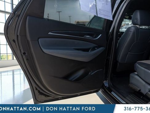 Used 2023 Buick Enclave Essence AWD/4WD image 18