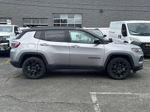 Used 2023 Jeep Compass Latitude AWD/4WD image 2