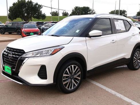 Certified 2024 Nissan Kicks SV FWD image 3