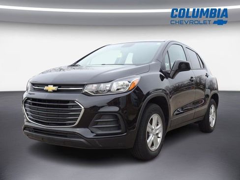 Used 2022 Chevrolet Trax LS w/ Tint and Cruise Package image 4