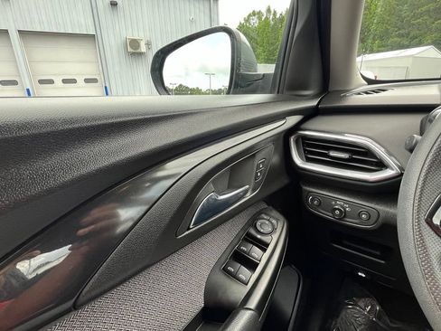 Used 2023 Chevrolet TrailBlazer LT AWD/4WD image 18
