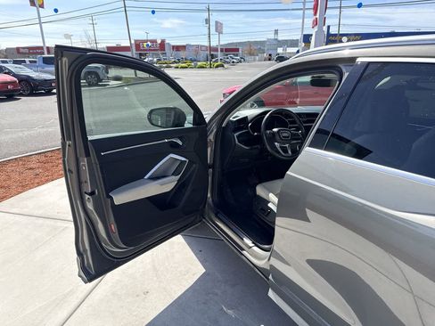 Used 2021 Audi Q3 2.0T Premium w/ Convenience Package AWD/4WD image 10