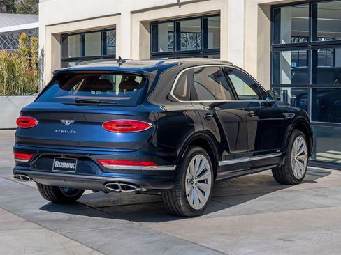Used 2024 Bentley Bentayga image 13