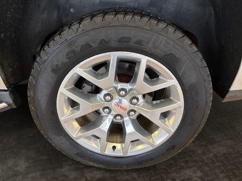 Used 2017 GMC Yukon SLT w/ Open Road Package image 40