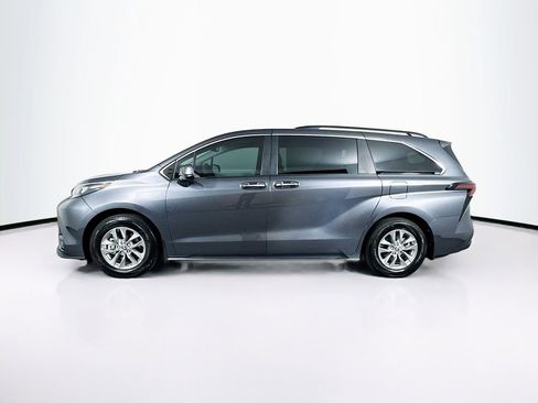 Used 2025 Toyota Sienna XLE w/ XLE Plus Package image 6
