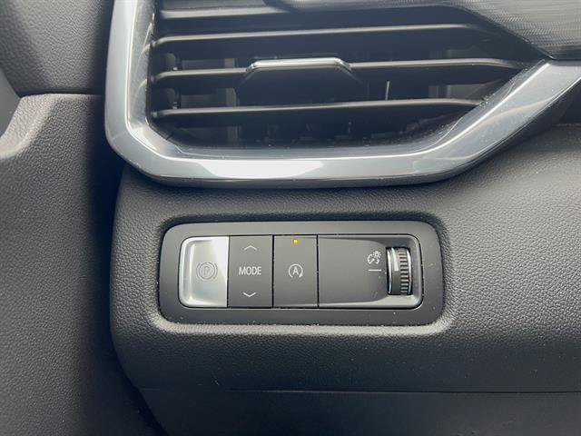 Used 2026 GMC Acadia Elevation w/ Elevation Premium Package FWD image 25